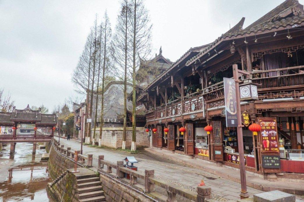 探秘金晨气质真出众,一件裙子好有少女感,皮肤为啥那么白?